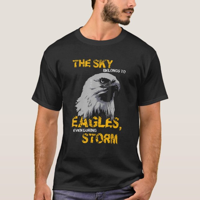Camiseta Motif De Águila El Cielo Pertenece A Las Águilas (Anverso)
