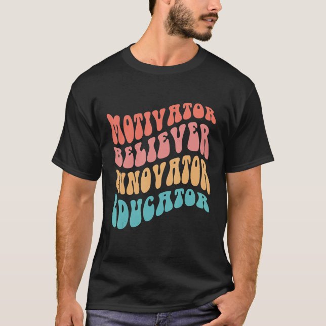 Camiseta Motivator Believer Innovator Educator Retro Flag S (Anverso)