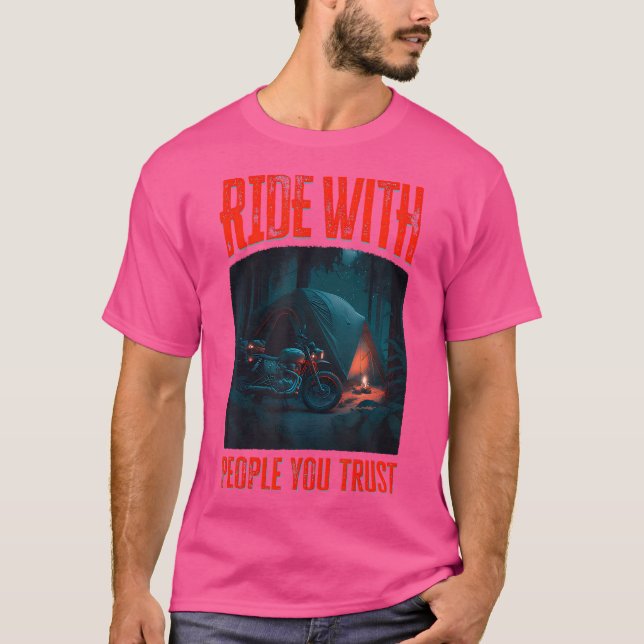 Camiseta Motocicleta Camping Con Gente En La Que Confías -  (Anverso)