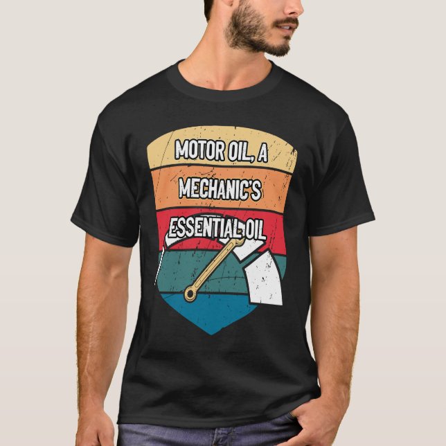 Camiseta Motor Oil Essential Oil  Car  Humor Car Enthusiast (Anverso)