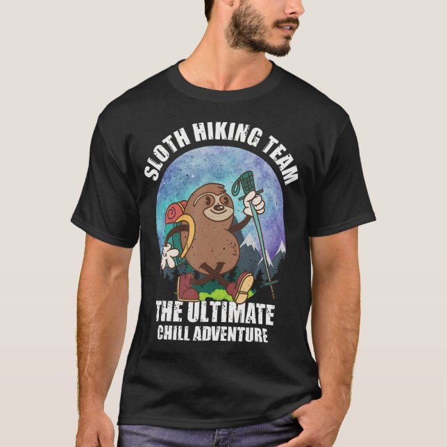 Camiseta Mountain Sloth Hiking Team The Ultimate Chill Adve (Anverso)