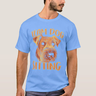 Camiseta Muchacho chica porcino sentado en el equipo de per