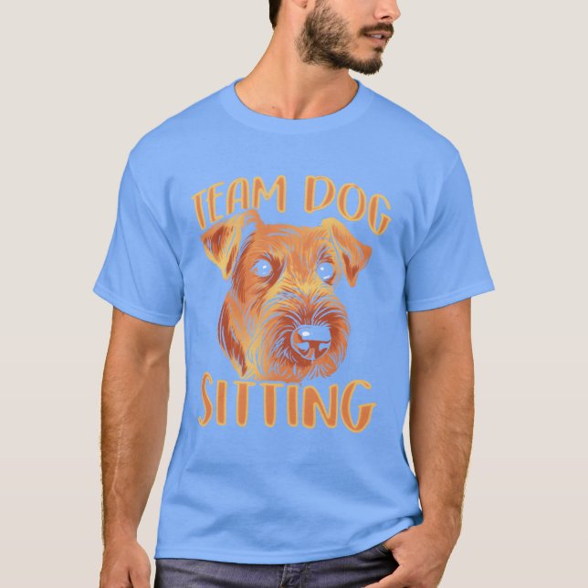 Camiseta Muchacho chica porcino sentado en el equipo de per (Anverso)