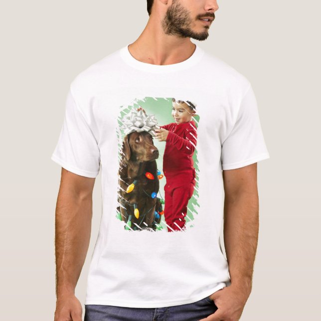 Camiseta Muchacho joven que envuelve luces de navidad (Anverso)
