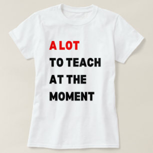 Camiseta Mucho Que Enseñar Por El Momento, Mucho Que Enseña