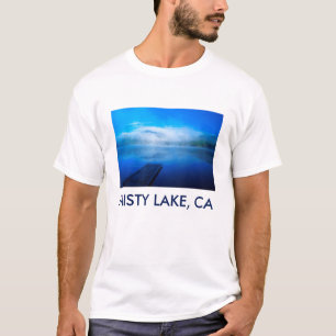 Camiseta Muelle en un lago tranquilo y brumoso, California