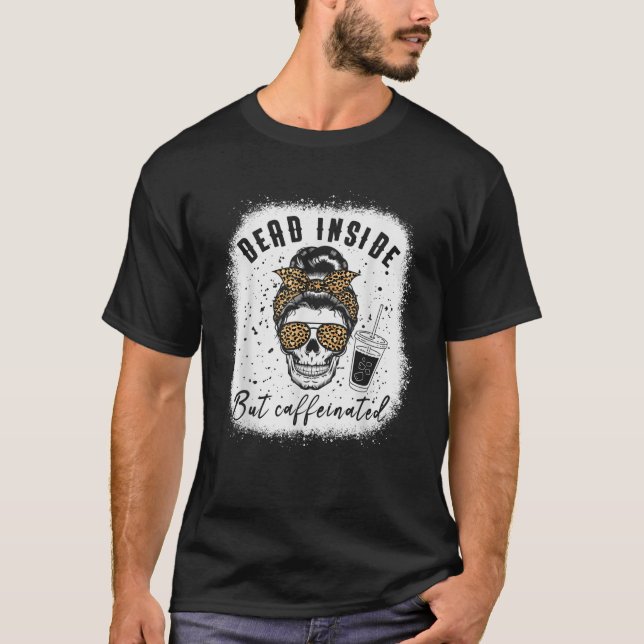 Camiseta Muerto Dentro Pero Cafeada Messy Bun Skull Leopar (Anverso)