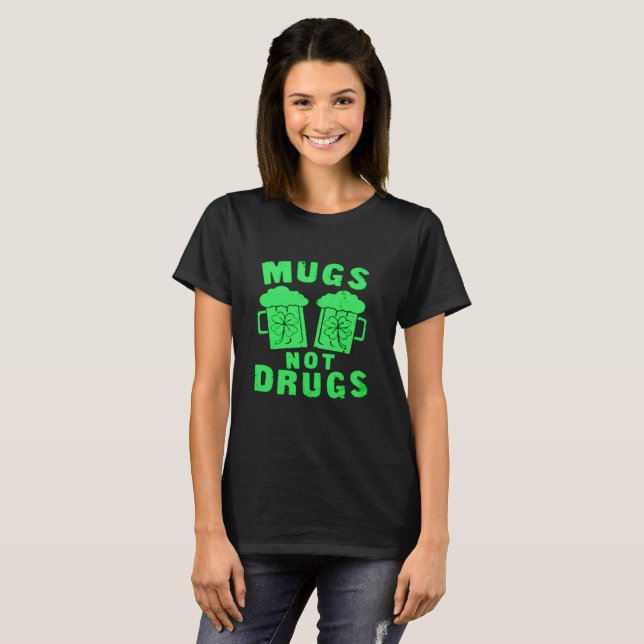Camiseta Mugs Not Drug St. Patrick's Day Tee (Anverso completo)