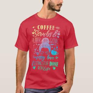 Camiseta Mujer CNA Enfermera el café Scrub Rubber Messy Bun