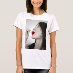 Camiseta Mujer de moda asiática con labios de cerezo
