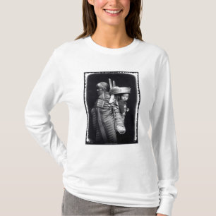 Camiseta Mujer de Navajo que lleva un papoose en ella