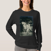 Mujer gótica con el caballo blanco