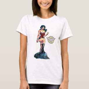 Camiseta Mujer Maravilla atrapando a Lasso en la cima del r
