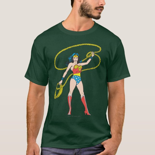 Camiseta Mujer Maravilla parada con Lasso (Anverso)