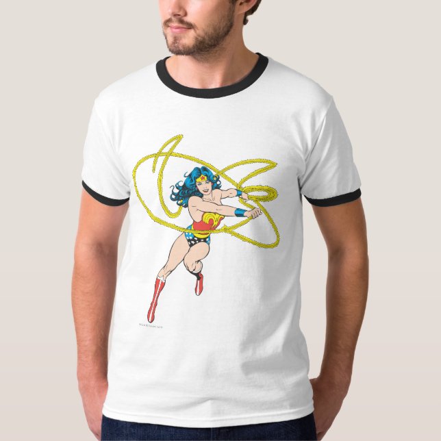 Camiseta Mujer Maravilla sostiene Lasso 1 (Anverso)
