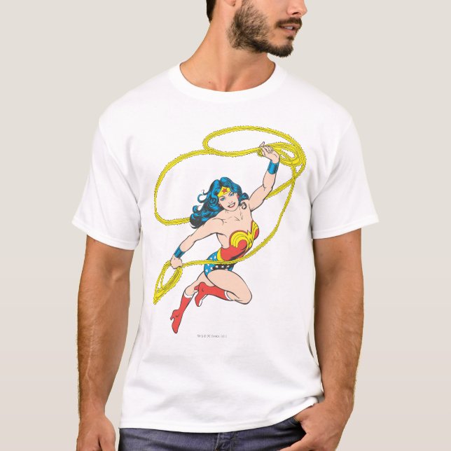 Camiseta Mujer Maravilla sostiene Lasso 3 (Anverso)