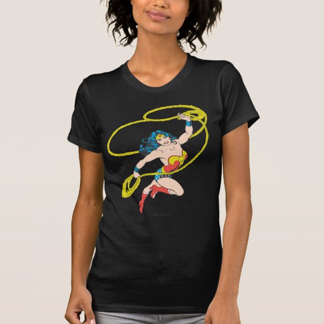 Camiseta Mujer Maravilla sostiene Lasso 3 (Anverso)