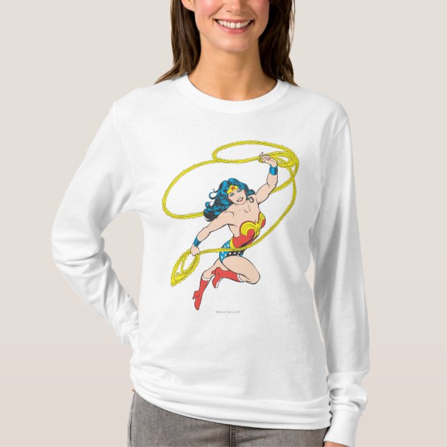 Camiseta Mujer Maravilla sostiene Lasso 3 (Anverso)