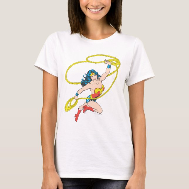 Camiseta Mujer Maravilla sostiene Lasso 3 (Anverso)