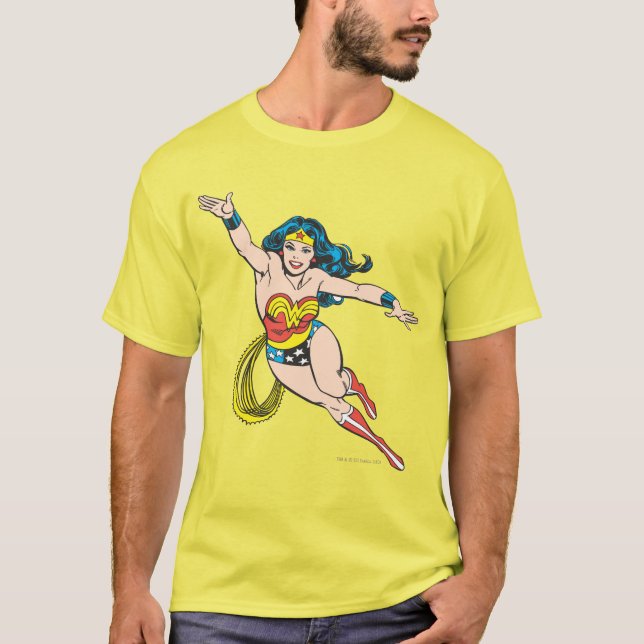 Camiseta Mujer Maravilla Volando Hacia Adelante (Anverso)