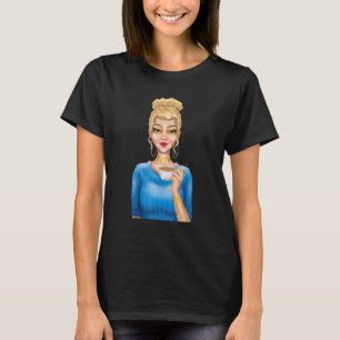Camiseta Mujer rubia de moda sosteniendo la copa de café ma