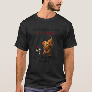 Camiseta Mujer: Una mujer necesita vino y perro más sabroso