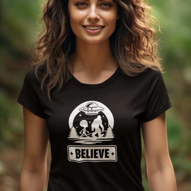 Camiseta Mujeres Alienígenas de Bigfoot Sasquatch Cryptid B (Subido por el creador)