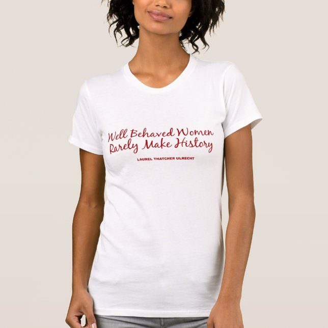Camiseta Mujeres bien comportadas (escritura roja) (Anverso)