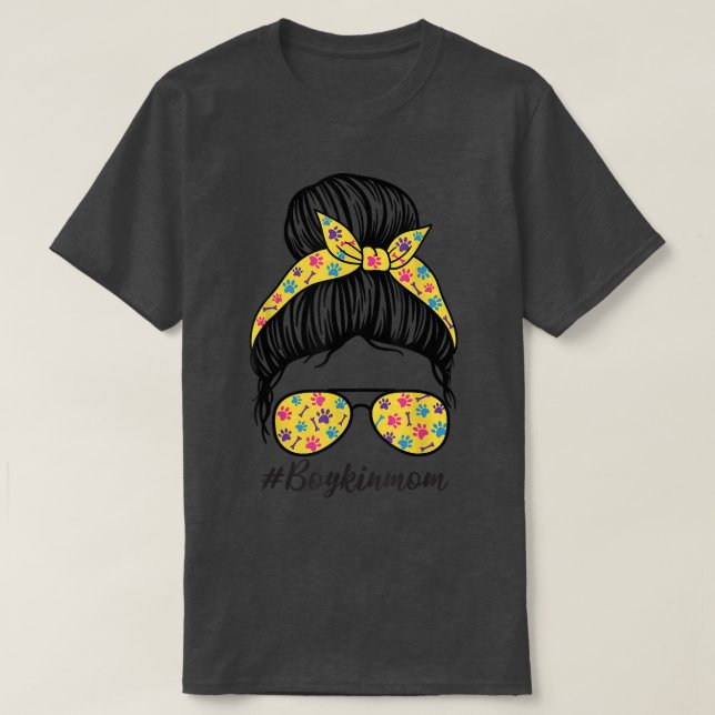 Camiseta Mujeres Boykin Dog Mom Messy Hair Bun Gafas de sol (Diseño del anverso)