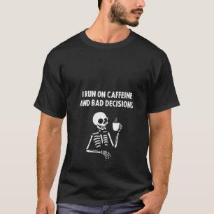 Camiseta Mujeres con cafeína y esqueleto con malas decision