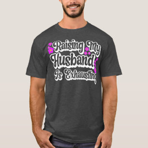 Camiseta Mujeres criando a mi marido se está deshaciendo de