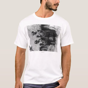 Camiseta Mujeres de Nubian que se colocan delante de la