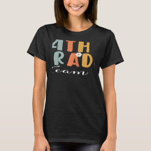 Camiseta Mujeres del 4º grado Equipo Retro Groovy Fir feliz