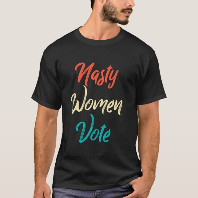 Camiseta Mujeres desagradables votan a color contra Trump G (Anverso)