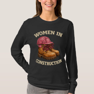 Camiseta Mujeres en botas de trabajo de construcción y casc