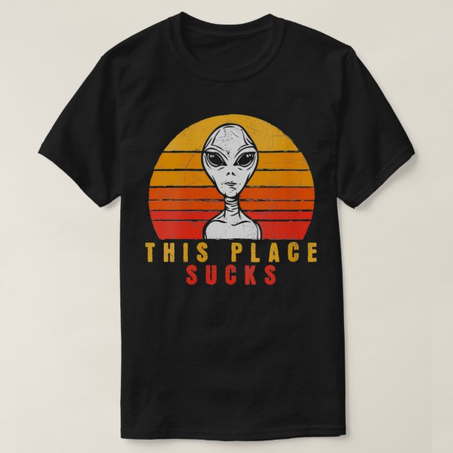 Camiseta Mujeres En Este Lugar Sufre Una Graciosa Novedad A (Diseño del anverso)