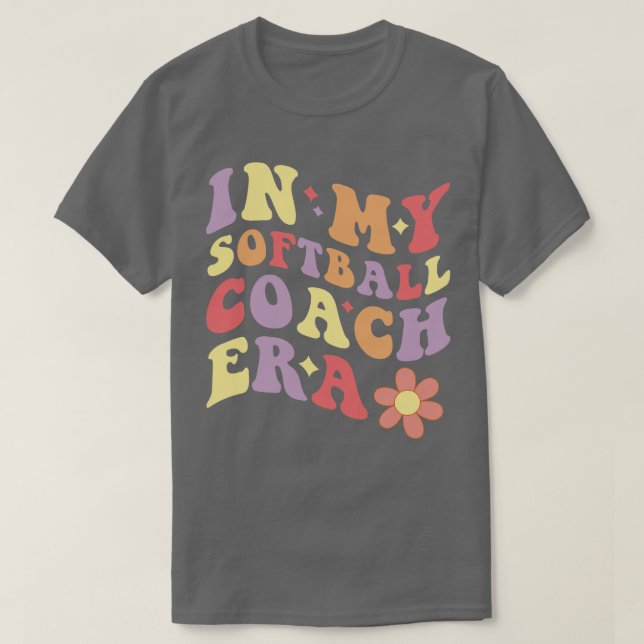 Camiseta Mujeres En La Era Funny De Mi Entrenador De Softba (Diseño del anverso)