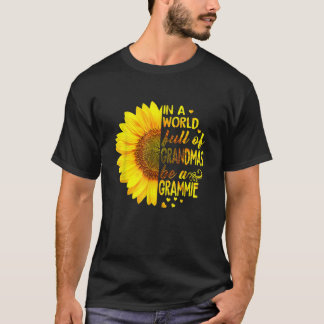 Camiseta Mujeres en un mundo lleno de abuelas sean el sol d