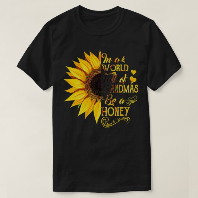 Camiseta Mujeres en un mundo lleno de abuelos sean Honey Su (Diseño del anverso)