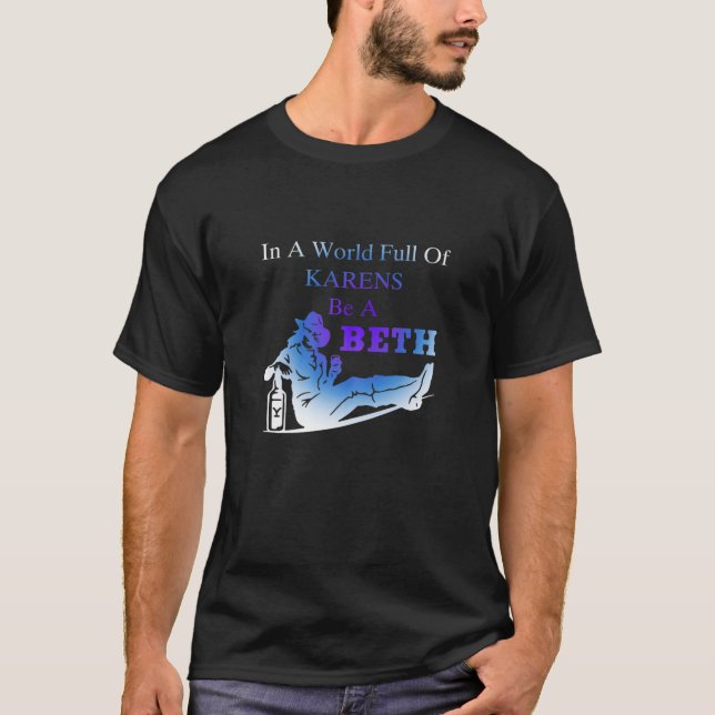 Camiseta Mujeres En Un Mundo Lleno De Karens - Sea Una Apue (Anverso)