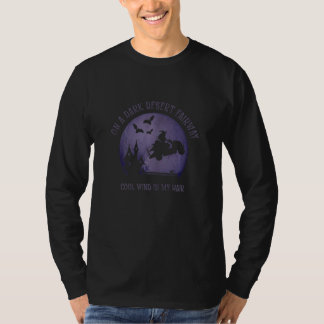 Camiseta Mujeres en una calle de golf oscura del desierto V