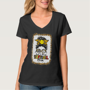 Camiseta Mujeres en voz alta y orgullosa madre de softball 