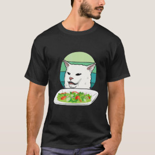 Camiseta Mujeres enfadadas gritando a un gato confundido en