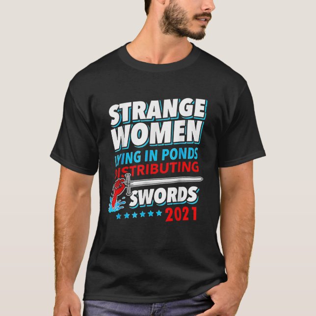 Camiseta Mujeres Extrañas En Estanques Distribuyendo Espada (Anverso)