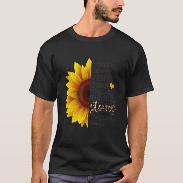 Camiseta Mujeres fuertes caminan a través del girasol (Anverso)