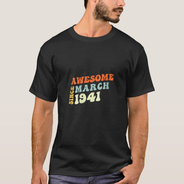 Camiseta Mujeres Groovy 82 años de edad asombrosas desde ma (Anverso)