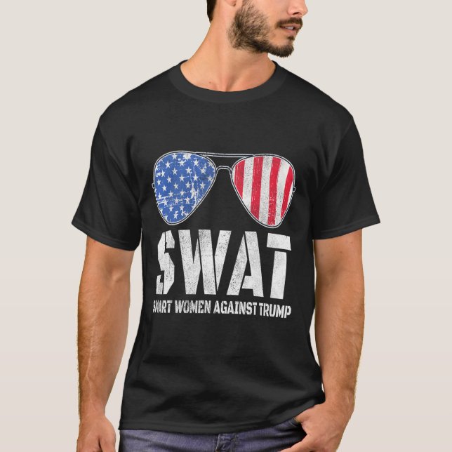 Camiseta Mujeres inteligentes contra Trump gracioso anti-Tr (Anverso)