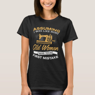 Camiseta Mujeres mayores divertidas que cosen a amantes