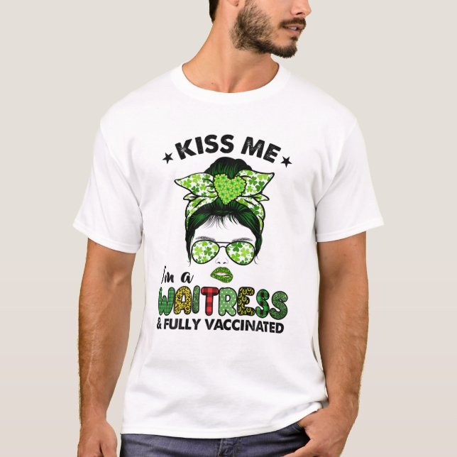 Camiseta Mujeres me besan soy camarera irlandés shamrock St (Anverso)
