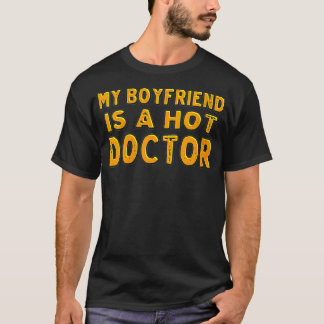 Camiseta Mujeres Mi Novio Es Una Médica Caliente VNeck